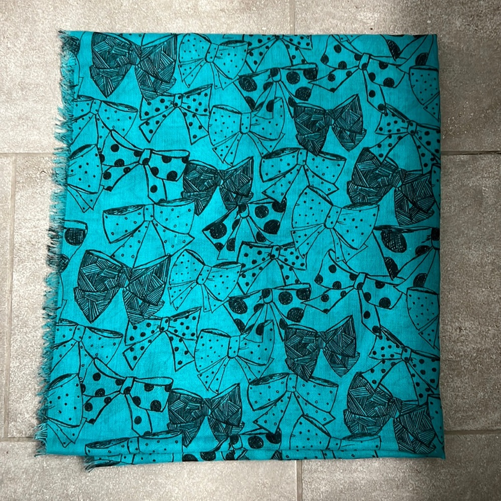 🎀 BCBGeneration Bow Infinity Scarf 🎀